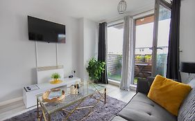 Birmingham City Centre Apartment With Balcony